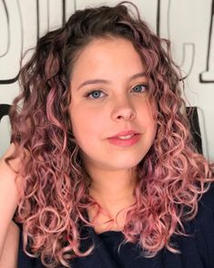 Pastel Pink Curly Hair, Pink Curly Hair, Dyed Curly Hair, Colored Curly Hair, Haircuts For Curly Hair, Natural Curls Hairstyles, Pretty Hair Color