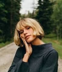 Bob With Two Long Strands, Blonde Bob And Fringe, Blonde Bob Haircut With Bangs, Short Blonde Hair With Bangs Bob, Short Bob With Bangs Blonde, Blonde Bangs Short Hair, Blonde Short Bob With Bangs, Blonde Bob Hairstyles With Bangs, Blonde Short Hair Bangs