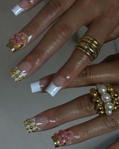 Gold Bling Acrylic Nails, Nail Suggestions, Ongles Bling Bling, Bell Gardens, Cross Nails, Short Square Acrylic Nails