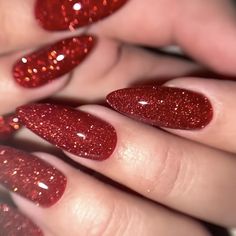 Red Sparkly Nails, Christmas Nails Glitter, Red Nails Glitter, Beauty Nails Design, Happy Nails, Blush Nails, Hair Skin Nails, Sparkly Nails, Homecoming Nails