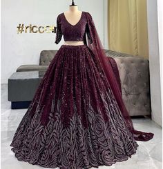 Lehnga Colour Ideas, Grand Lehenga For Reception, Latest Sangeet Outfits, Nikah Outfit For Bride, Dark Maroon Bridal Lehenga, Sangeet Outfits For Bride, Stylish Lehenga Designs, Lehenga Designs For Wedding, Desi Lehenga