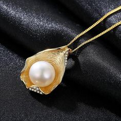 SKU#:JU064NLNecklaceInformationMetal: 925 Sterling SilverStone Color:White. PinkStone Type:PearlPendant Size: 27mm*17mmWeight: 5.35gPlating Color:Golden*Customized service of this item is available. please contact our customer service to place orders. Please notice that: the change of the stone color and plating color is available while the material of gemstones and metal cannot be accepted.*All stone weights (CT.) are approximate and listed as diamond equivalent weight in carats. Also total wei Leather Choker Collars, Dainty Pearl Necklace, Pearl Necklace Vintage, Diamond Necklace Designs, Pearl And Diamond Necklace, White Pearl Necklace, Silver 925 Necklace, Pearl Pendant Necklace, Freshwater Pearl Necklaces