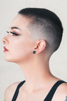 Buzzcut Fade Women, Fade Buzzcut Woman, Crew Cut Women, Bald Fade Women, Buzzcut Fade, Short Buzzed Hair, Long Buzz Cut, Buzz Cut Styles, Tapered Twa