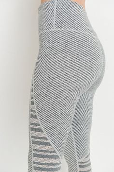 This pair of leggings is carefully constructed out of two kinds of fabrics:a woven marle grey fabric with white stripes and ivory-grey mesh panels with greystripes and trellis accent. Just gorgeous and sleek. 82% polyester, 18% spandex. Tummy support. Moisture wicking. Four-way stretch. Goth Japanese, Technical Apparel, Sportswear Details, Mesh Panel Leggings, Gym Wear For Women, Tokyo Street Fashion, Grunge Dress, Tokyo Street, Panel Leggings