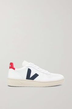 60+ Chic Veja Sneakers Outfits [2024]: How To Wear Veja Sneakers To Step Up Your Sneaker Game - Girl Shares Tips Game Girl, Step Up, This Year, Style Inspiration