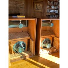 two speakers sitting on top of each other in a room