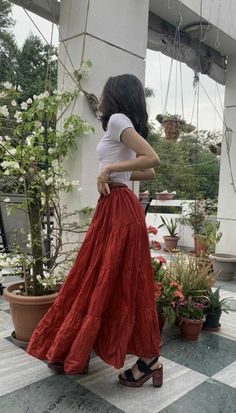 India Aesthetic Outfits, Sunset Picnic Outfit, Indian Teenager Aesthetic, Saree For Traditional Day In College, Desi Skirt Outfits, Indian Summer Outfits Casual, Traditional Day Outfit For College Saree, Red Long Skirt Outfit, Indian Street Wear