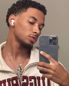 Black Taper Fade, Waves Hairstyle Men, Stud Outfits, Afro Hairstyles Men, Natural Hair Men, Black Hair Cuts, Curly Hair Fade, Taper Fade Haircut, Light Skin Men