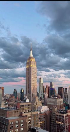 New York Wallpaper, Beautiful Scenery Pictures, The Empire State Building, Nyc Aesthetic, New York Photos, Nyc Life, New York Aesthetic, New York Life, Ny City