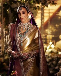 #manishmalhotra #indian #fashion #wedding #saree Saree With Dupatta On Head, Gold Saree Bride, Saree With Veil, Saree With Dupatta, Bride In Saree, Elegant Royal Dresses, Indian Reception Outfit, Brocade Dupatta, Indian Wedding Reception Outfits