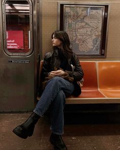 Chelsea Boots Outfit, Nyc Outfits, Mode Grunge, New York Outfits, Downtown Outfits, Elegante Casual, Mode Ootd, Mein Style, Mode Inspo