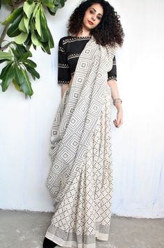 Sarees Black And White Saree, Cotton Saree Blouse, Indian Sari Dress, Diana Penty, Sari Dress, Indian Saree Blouses Designs, Salwar Kamiz