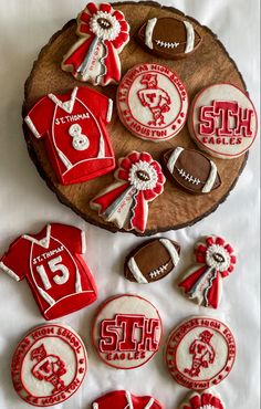 Homecoming cookies for highschool with the mascot and mum Homecoming Campaign, Graduation Party Planning, Sugar Cookie Designs, Cut Out Cookies, Icing Cookies