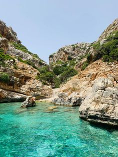 the water is crystal blue and clear in this area with some rocks on either side