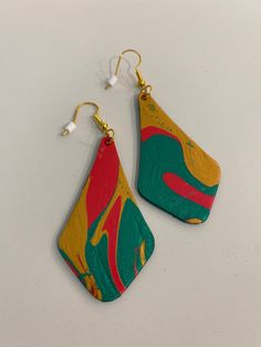 Hand painted abstract Christmas earrings with gold tone ear wire. Painted with red, green and gold metallic acrylic paint. Abstract Christmas, Hand Painted Christmas, Paper Jewelry, Wooden Earrings, Christmas Earrings, Beaded Jewelry Diy, Jewelry Diy, Ear Wire, Houston Tx