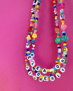 Смешанное ожерелье из бисера / персонализированное / y2k / | Etsy Россия Bead Name Necklace, 90s Choker, Name Necklaces, Letter Beads, Name Bracelet, White Letters, Lovely Shop, Beaded Necklaces, Y2k 90s