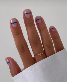 Simple Graphic Nails, Manicure With Lines, Minimal Short Nails, Non Binary Nails, Nails Very Short, Minimal Nail Art Short Nails, Minimalist Short Nails, Short Nails Manicure