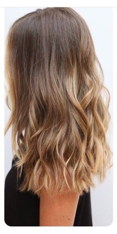 Wavy Haircuts, Light Hair Color, Medium Hair Cuts, Light Brown Hair, Hair Color Trends, Brown Hair Colors