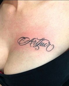 Sophia Tattoo, Chest Tattoo Writing, Tattoo Nome, Tropical Tattoo, Mujeres Tattoo, Best Neck Tattoos, Cursive Tattoos, Finger Tattoo Designs, Name Tattoos