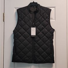 Nwt Men's Size M Nike Reversible Fleece Vest. One Side Is Fleece And Other Side Is Quilted. Synthetic Fill. Nike Black Outerwear For Hiking, Insulated Black Sports Outerwear, Camo Puffer Jacket, Nike Vest, Mens Vest Jacket, Puffer Jacket Men, Vest For Men, Hoodie Vest, Nike Zip Up