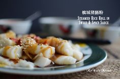 steamed rice roll in sweet and spicy sauce