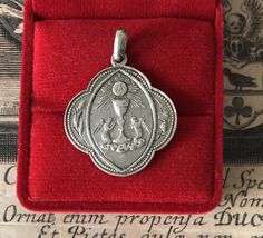 A magnificent vintage Catholic medal, Guardian Angels, French religious holy medal, in good used condition. The reverse is blank and can be engraved if preferred (see photo 2). A fairly rare religious holy medal, in good antique condition, ideal for strength and protection necklace, would make a nice gift for someone special! Material: solid silver, hallmarked Measures: 25 mm (1 inch) in diameter A stunning religious jewelry shop well worth a visit ... https://www.etsy.com/shop/SacredMagic Engraved Coin-shaped Spiritual Jewelry And Charms, Engraved Spiritual Medallion Jewelry, Vintage Miraculous Medal Medallion Jewelry, Vintage Miraculous Medal Medallion, Vintage Miraculous Medal On Round Pendant, Miraculous Medal Medallion For Commemoration, Vintage Miraculous Medal Round Pendant, Catholic Medals, Guardian Angels