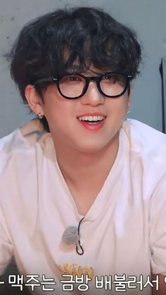 Skz In Cute Changbin, Curly Changbin, Changbin Natural Hair, Changbin Curly Hair, Changbin Cute, Changbin Salon