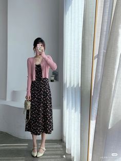 Korean Outfits Long Dress, Minimalist Dress Outfit, Cardigan Outfit With Skirt, Feminine Office Outfits, Long Dress With Cardigan, Modest Korean Fashion, Dress And Cardigan Outfit, Korean Outfits Men