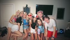 film picture 4th Of July Poses With Friends, Fourth Of July With Friends, Fourth Of July Party Aesthetic, Vintage Fourth Of July Aesthetic, 4th Of July Party Aesthetic, 4th Of July Instagram Pictures, Fourth Of July Friends, Fourth Of July Pictures