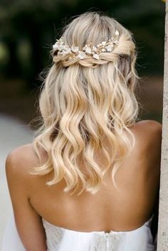 Floral Hair Pieces, Hairstyles For Medium Hair, Prom Updos, Bridesmaid Hair Short, Bridesmaid Hair Updo, Wedding Hair Inspiration, Bridal Headpiece, Half Up Half Down Hair