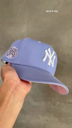 Fitted Hats Aesthetic, Ny Hats, Mochila Fjallraven Kanken, Custom Fitted Hats, Streetwear Hats, Trendy Caps