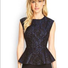 Sleeveless Top With Lace Overlay And Peplum Waist. Never Worn. Measurements: Chest~18.5 Inch, Waist~15in, Length Of Shirt~20-22inch Blusas Peplum, Contemporary Luxe, College Outfits Party, Lace Peplum Top, Lil Black Dress, Peplum Shirts, Outfits Polyvore, Lace Peplum, Forever 21 Tops Blouses