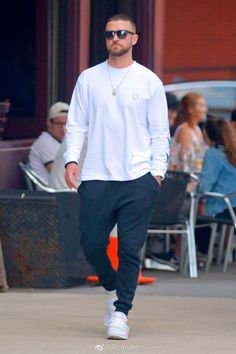 Men Outfits Athleisure, Baseball Game Outfit For Men, Mens Athleisure Outfits For Work, Comfy Casual Men Outfit, Men’s Athletic Casual Outfits, Men’s Sporty Fashion, Mens Style Athletic, Athleisure For Men, Mens Athleisure Street Style