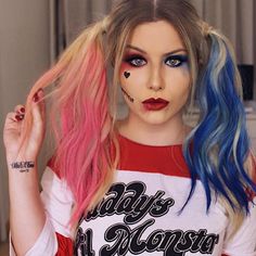 Mais uma do Halloween do ano passado e sim, TEM VÍDEO dela! Quem amaaaa a Arlequina que nem eu? 💕 Link dessa e de várias outras pra vcs no stories! Harley Quinzel, Halloween Customs, 90s Grunge Hair, Creepy Halloween Costumes, Halloween Makeup Inspiration, Scary Halloween Costumes