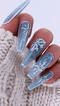 Snowflake Nails With Rhinestones, Ice Blue Nails Winter Glitter, Blue White Winter Nails, Blue Nails Acrylic Winter, White And Blue Winter Nails, Nail Snowflake Design, Cold Nails Winter, Winter Long Nails, Blue And White Christmas Nails