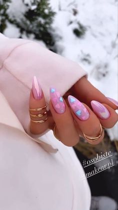 Valentines Almond Nails, Almond Valentines Day Nails, Almond Valentines Nails, Valentines Nails Almond, Nail Designs For Valentines Day, Trendy Valentines Day Nails, Nail Art Valentines Day, Nagellack Trends, January Nails