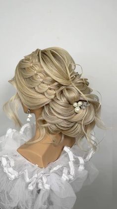 Bridal Upstyles, Glamorous Hairstyles, Hair Bride, Wedding Hair Up, Bridal Hair Buns, Hairdo Wedding, Bridesmaid Hair Makeup, Quinceanera Hairstyles, Bridal Hair Updo