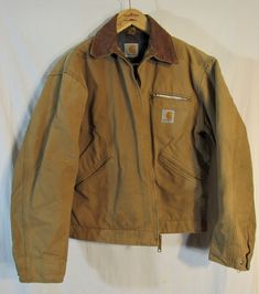 "It's another great worked-in Carhartt jacket! Vintage 1980s to early 90s (USA made period!) Carhartt Brown Detroit Ring spun Cotton Canvas Fully Blanket Lined Work Jacket Coat. While the tag has been removed, we know this is an older model as this coat is fully lined in the classic gray stripe blanket - even the sleeves! Men's Small? Chest 46\" so please check your measurements. Great worked-in condition with scuffs in all the right places. Please see our other listings for more Carhartt and wo 90s Carhartt Jacket, Carhartt Mens Fashion, Brown Carhartt Jacket, Carpenter Jacket, Carhartt Coat, Work Wear Jacket, Stripe Blanket, 90s Jackets, Carhartt Detroit Jacket