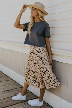 Modest Summer Outfits, Leopard Print Skirt, Outfit Trends, Teacher Outfits, Casual Summer Outfits, Print Skirt, Women's Summer Fashion