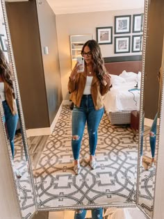 Winter Work Outfit Business Casual, Mexico In Fall Outfits, Birthday Outfit Ideas For Women Jeans, Body Suit Outfits Fall Casual, Fall Dressed Up Outfits, Cute Outfits For Mexico City, Cute Fall Outfits For Moms, Fall Casual Jean Outfits, California Rainy Day Outfit