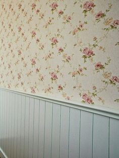 there is a wallpapered room with flowers on it