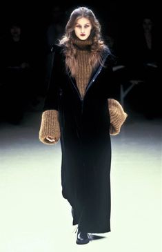 Model Off Duty Style, 90's Fashion, Minimalistic Style, Runway Models, Yohji Yamamoto, Looks Style, Fashion Killa, 90s Fashion, Runway Fashion