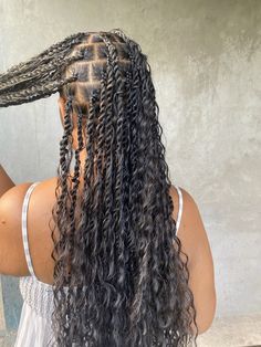 Boho senegelaese twists @elitestrands__ on instagram🩷 Senaglese Twist Curly Ends, Small Boho Twists, Boho Goddess Twist, Boohoo Twist, Brown Boho Twists, Boho Twists Braids, Small Senegalese Twist, Big Senegalese Twists, Boho Twist Hairstyles