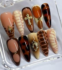 Materials: gel nail, long stiletto tips Greetings and welcome to my store. Hope you find a style you like. ✋🙆I only work with high-quality materials to create sturdy & long-lasting luxury press on nails that you can trust on. My nails will last for:1- 2 days using adhesive tab (provided with the nail set) 2- 3 weeks using nail glue. You can reuse all of the nails multiple times if you take care of them. Follow the instructions provided with the nail set. 💮Please follow the instruction size measurement.You can custtomize all the size you want ,please send your size or style all you want ,we will made all the style you want . 💮Every nail in my shop is handmade, hand painted with love & care Please allow:6 - 12 days for the nails to be made 4- 20 days for USPS to deliver your nails. Please Star Nails Acrylic, Nails Star, Brown Nail Art, Almond Press On Nails, Nails Hand Painted, Brown Acrylic Nails, Custom Press On Nails, Tropical Nails, Nails 3d