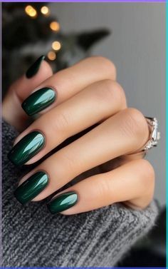 Autumn Nails Emerald Green, Fall Nails Emerald Green, Dark Green Velvet Nails, Emerald Nails Chrome, Emerald Fall Nails, Forest Green Dip Nails, Dark Green Crome Nails, Solid Holiday Nails, Hunter Green Chrome Nails