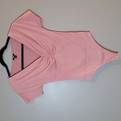 Express Women's Bodysuit New Without Tags Short Sleeve Body Contour Size Small Pink Please See Pics For Measurements Please Feel Free To Ask Questions And Submit Offers, Bundle From My Closet To Save $, Thanks For Viewing! Pink Fitted Short Sleeve Bodysuit, Pink Cotton Short Sleeve Bodysuit, Pink V-neck Summer Bodysuit, Pink Fitted V-neck Bodysuit, Cheap Pink V-neck Bodysuit, Pink Bodysuit, Womens Bodysuit, Body Contouring, Pink Ladies