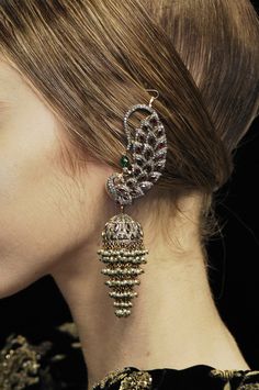 Jhumkis (or jhumkas) can also be pinned in the hair, as seen here. Traditional Indian Jewellery, Peacock Earrings, Indian Earrings, Oxidised Jewellery, Jhumka Earrings, Traditional Jewelry, Ethnic Jewelry, Antique Jewellery, Indian Jewellery