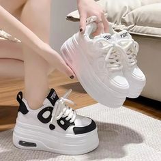 Elevate your style with our Chic White Platform Sneakers for Women. Designed to be both trendy and stylish. these white platform sneakers will add a touch of sophistication to any outfit. Made with high-quality materials. these white platform sneakers provide comfort and support. while the platform sole gives you just the right amount of height. Don't miss out on this must-have footwear for any fashion-forward woman.How to Choose the Right Size:1. Measure your foot length while standing. paralle High Sole Shoes For Women, High Shoes Sneakers, Big Platform Shoes, Outfits With Platform Sneakers, Sneakers With Heels, Sneakers For Women Trendy, High Sole Shoes, Cute White Shoes, High Platform Sneakers