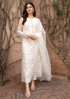 Pakistani Fancy Dresses, Salwar Kamiz, Simple Pakistani Dresses, Boutique Dress Designs, Party Wear Indian Dresses, Stylish Dress Book, Stylish Dresses For Girls, Pakistani Dress Design