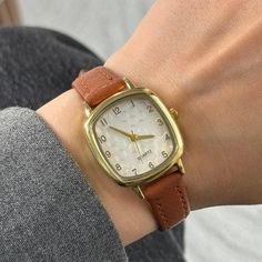 Technical specifications: ➡ Movement: Quartz ➡ Case Material: Gold colour Stainless Stell ➡ Dial : White with gold-tone markers ➡ Band: Brown Leather Strap ➡ Case Shape: Oval ➡ Display: Analog ➡ Case Diamensions: 25*25 mm ➡ Crystal: Mineral glass ➡ Packaging and Shipping: ✈ Free Shipping Hey, style seeker! Ready to elevate your wrist game? Say hello to our Vintage Faux Leather Strap Women's Wrist Watch, where timeless elegance meets contemporary chic. Picture this: a gleaming gold-toned case, a Wrist Watch Women, Watch Minimalist, Minimalist Watch, Watch Gift, Wrist Game, Watch Women, Watch Vintage, Style Watch, Contemporary Chic